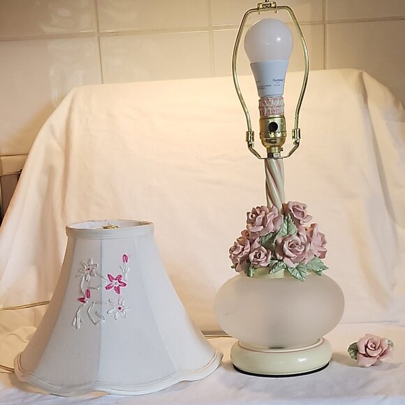 Capodimonte Rose Lamp Italian Electric Plug In Vintage Very Good Condition super - Picture 3 of 11